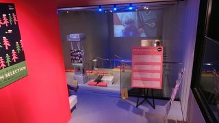 社長の生誕100周年記念だって。見る気も失せるね