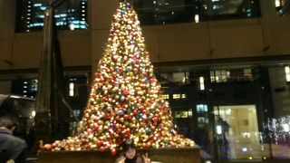 荷台に乗ったクリスマスツリー