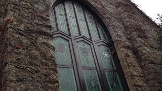 ポインテッドアーチが見事です。