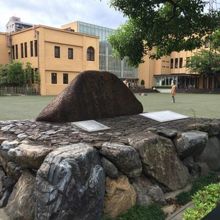 京都国際マンガミュージアム?たついけの子らはのびゆく?の碑。