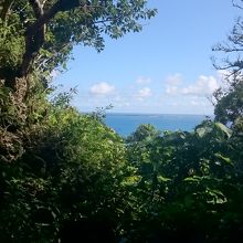 神の島「久高島」が望めます。