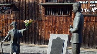 八幡掘のすぐ近くにある