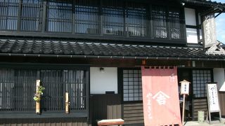 屏風の謂れや歴史を丁寧に説明してくれました