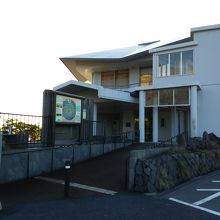 ここの上からも見物できる