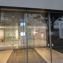 アーツ前橋の入口