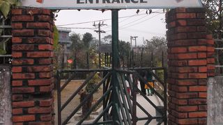 ポカラの街を縦断する白い川