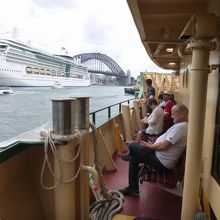 外にも座れる所があります。