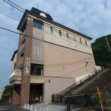 ロープウェイの下の駅