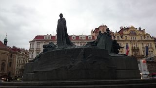 チェコの祝日にもなっているヤン・フスの像