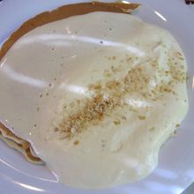 定番のマカダミアナッツソースパンケーキ
