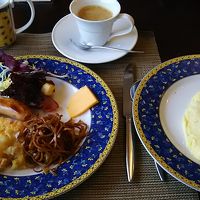 ハム＆チーズ入りオムレツをオーダーしました〜