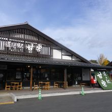食事処やフードコートがあります