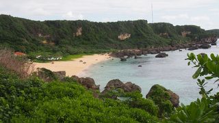 海宝館横からビーチへ行く