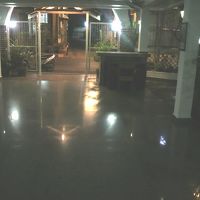 玄関は広いのですが、中は、狭いパンタウィーホテルの様子です。