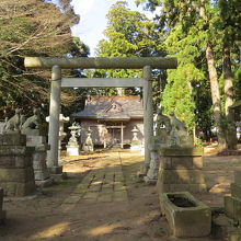 園内の一角にある稲荷神社