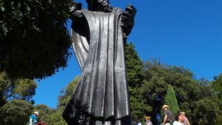 足の指、触ってきました。