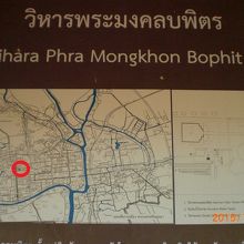 ヴィハーン プラ モンコン ボピットは、アユタヤ史蹟群の中央