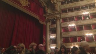 オペラ鑑賞は割高。