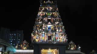 シンガポールにある代表的なヒンズー教のお寺です