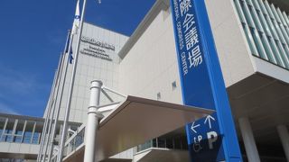 自動車の展示も