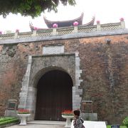 歴史のある正北門ですが、これだけを見に行くのではなくタンロン遺跡を見に行くついでに。