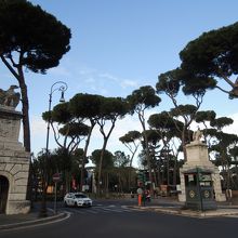 ピンチアーナ門からの公園入り口