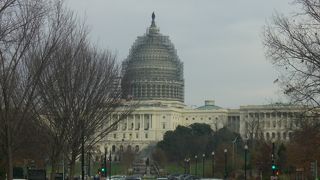 ワシントンＤＣを代表する建物ですがまだ工事中です