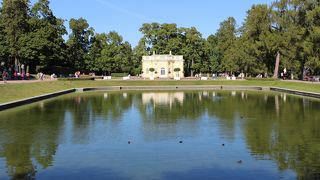 エカテリーナ宮殿に隣接する広大な庭園です