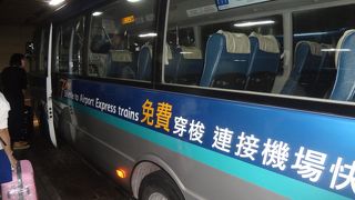 駅からホテルまでは無料のシャトルバスが運行しています