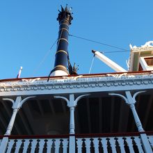 大きな船に乗ります