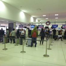 チェックインカウンター。