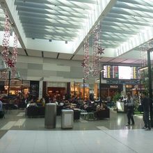 出国審査後のエリア。