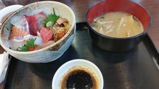 新鮮美味！海鮮丼