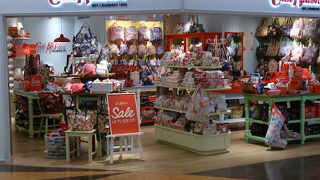 明るいカラフルな色づかいの商品