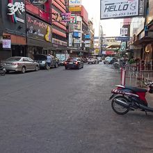 日中の人気の少ない通り