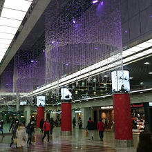 エスカレーターを降りたところ