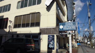 駅から少し歩きます