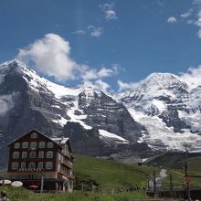 駅の目の前に広がる景色