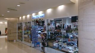 よくわからい品揃えの何でも屋