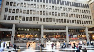 巨大な吹き抜け空間