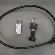 借りる場合は、レンタル店の鍵に加え、ケーブル鍵で２重に。