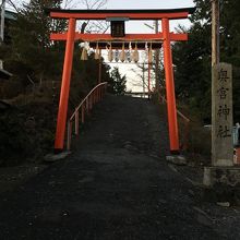 奥宮神社、裏参道の石段。