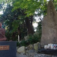 真田幸村公の銅像　撫でるとご利益があるそうです