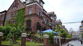 四川北路に近く、歴史的建造物が残ります。