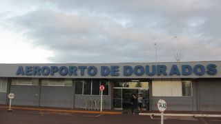 ムニシパウ デ ドウラドス空港 (DOU) 