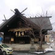 榎本武揚縁の神社です