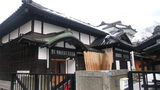 門や土塀も小樽市指定歴史的建造物に含まれています