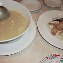 前菜とスープです。