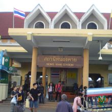 ノンカイ駅の正面入口です。ノンカイ市街の西側にあります。