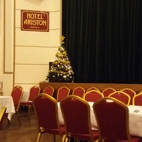 昔の劇場で朝食